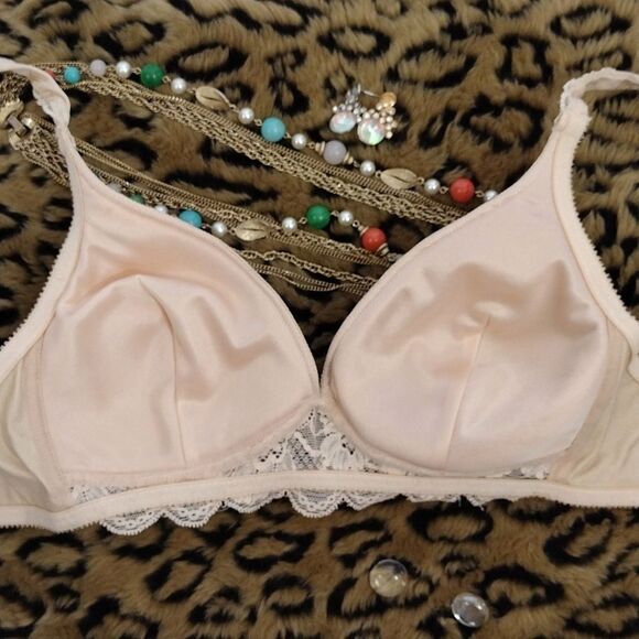 Christian Dior VTG 70s 80s Ivory Satin Lace Wireless Padded Bra 36B - Picture 12 of 14